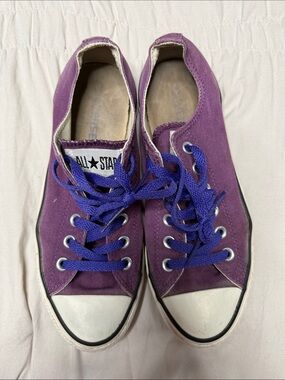 Unisex Converse All Star Low Top Sneakers - Purple and White. WMS 8 MEN 6